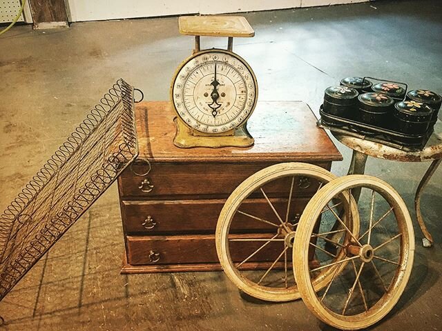 Hallelujah!! Picking is back on 🙏 First loot shoot in a while! Feels so good. Have you starting hunting where you are?? #lootshoot #picking  #anniesloan #chalkpaintedfurniture #handpaintedfurniture #repurposedfurniture #paintedfurniture #upcycledfur